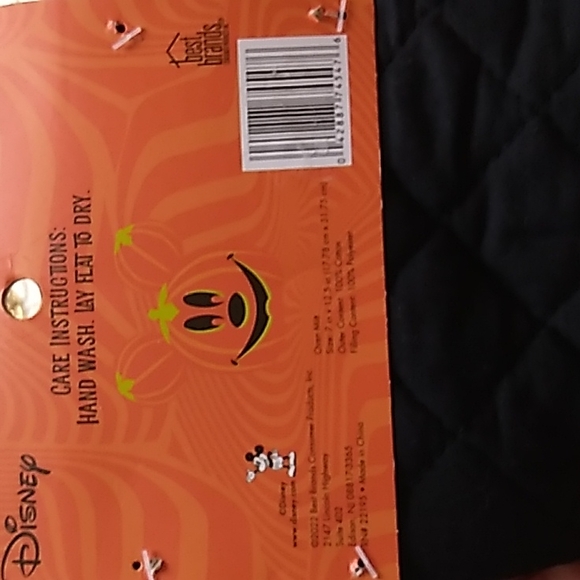 Disney 3 Piece Kitchen Set Oven Mitt, Spatula & Whisk Pumpkin - Picture 3 of 4